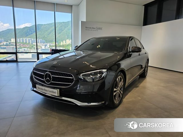 Mercedes-Benz E-Class W213 2023 Серый из Кореи
