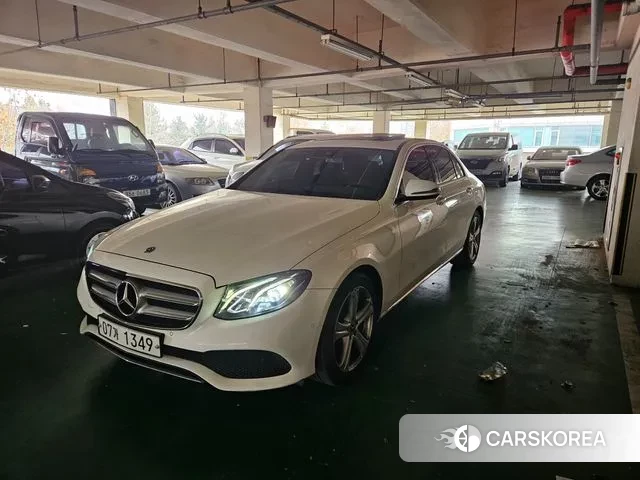 Mercedes-Benz E-Class W213 2018 Белый из Кореи