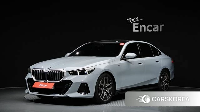 BMW 5 Series (G60) 2025 Серебристо-серый из Кореи