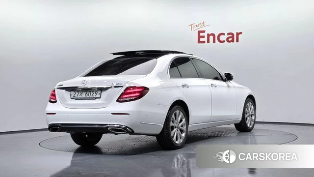 Mercedes-Benz E-Class W213 2019 Белый из Кореи