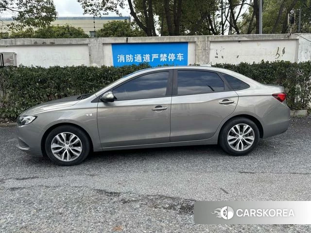 Buick Yinglang 2018 Темно-серый из Китая