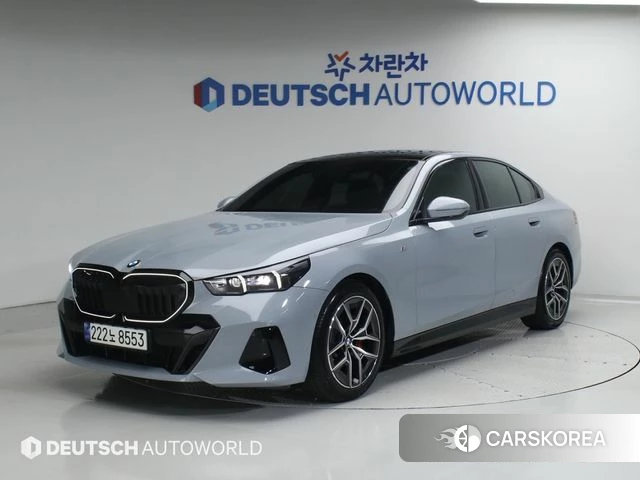 BMW 5 Series (G60) 2024 Серебристо-серый из Кореи