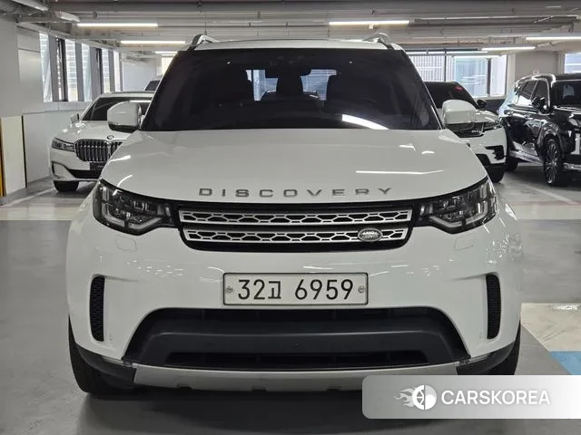 Land Rover Discovery 5 2018 Белый из Кореи