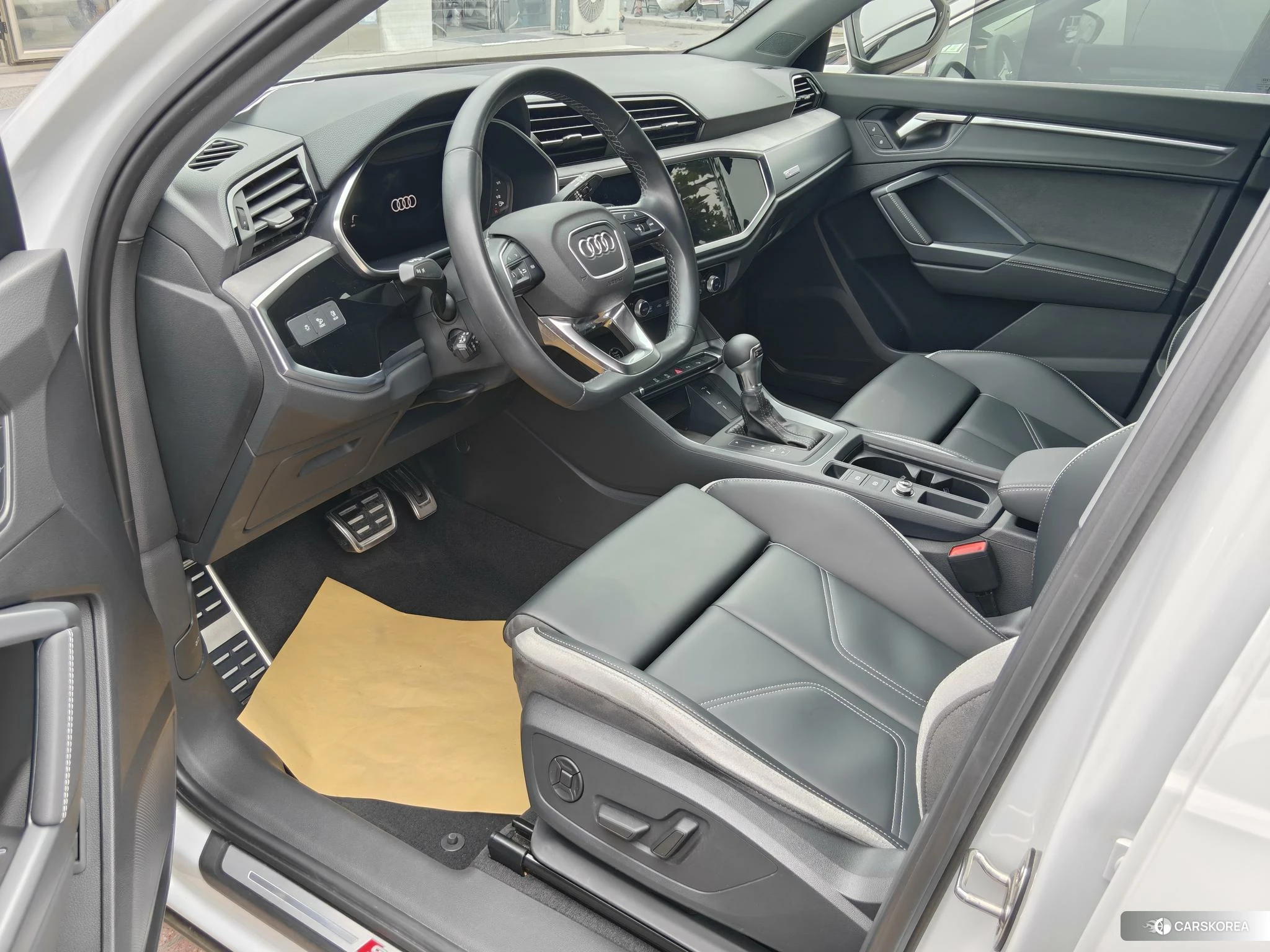 Audi Q3 2023 Белый из Китая