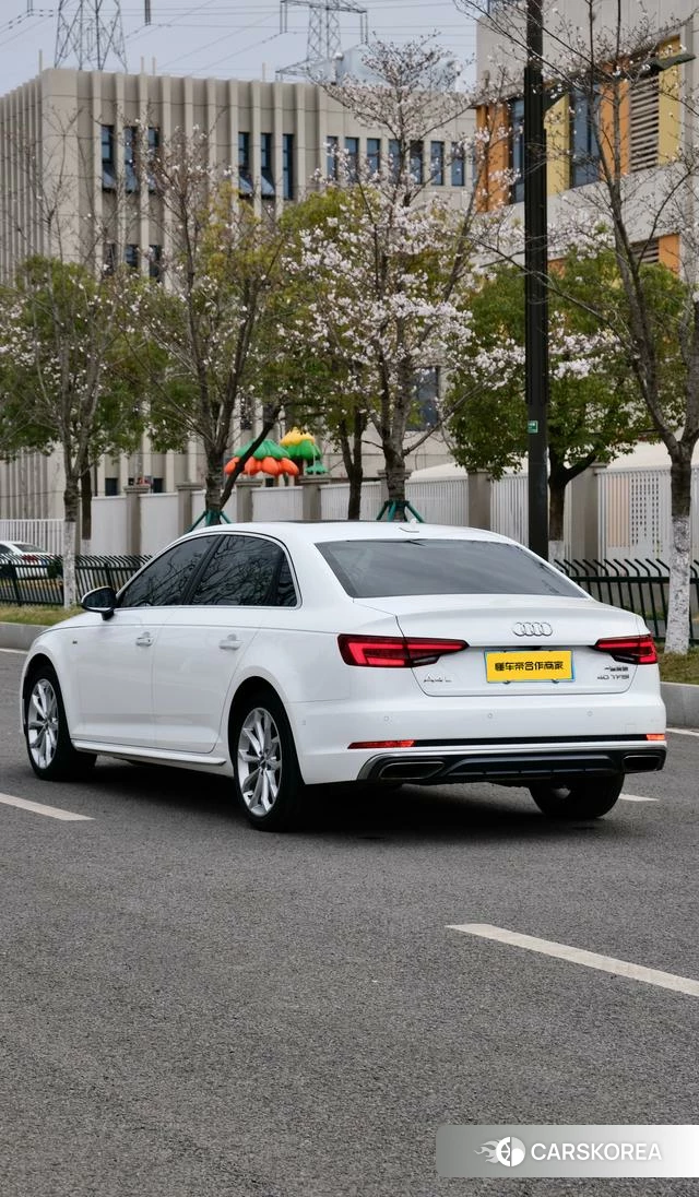 Audi A4L 2019 Белый из Китая