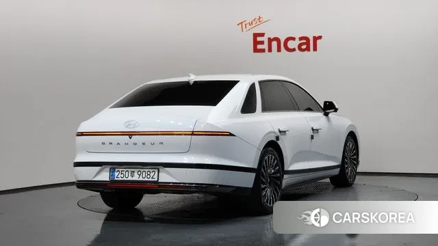 Hyundai Grandeur Hybrid (GN7) 2023 Белый из Кореи