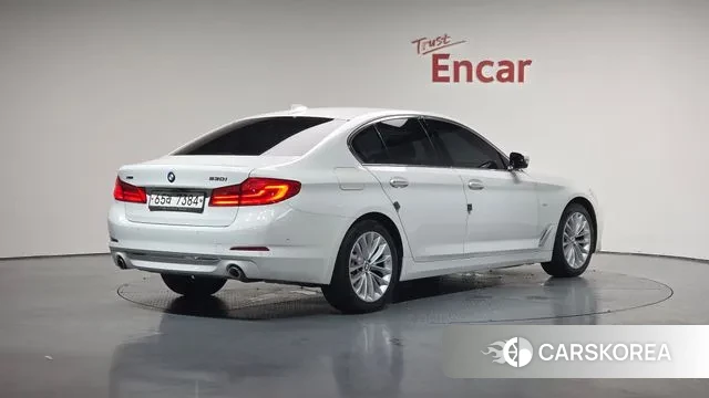 BMW 5 Series (G30) 2018 Белый из Кореи
