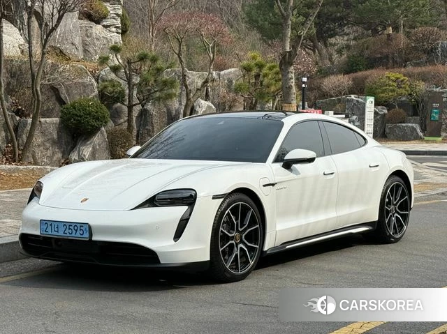 Porsche Taycan 2023 Белый из Кореи