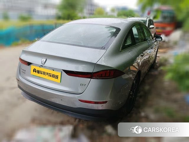 Roewe D7 DMH 2023 Темно-серый из Китая