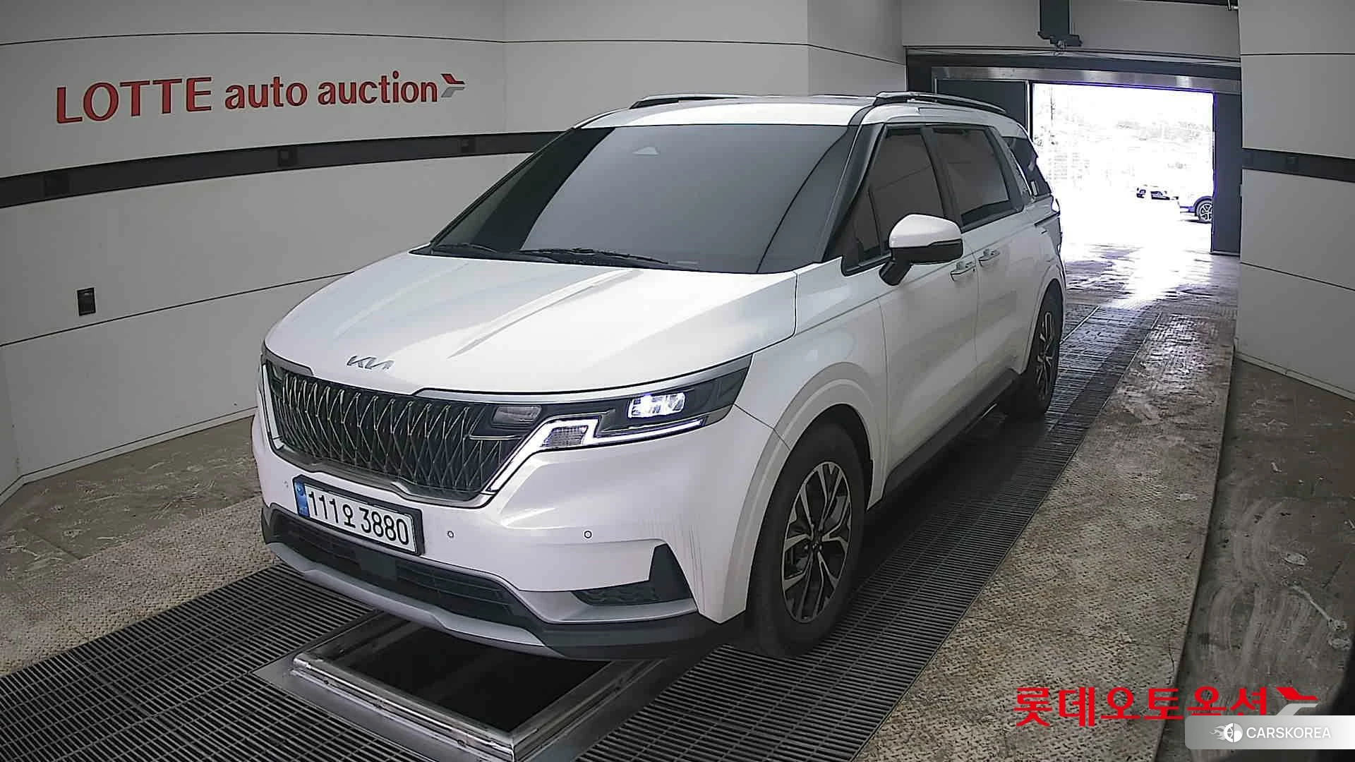 Kia Carnival 2023 Белый из Кореи