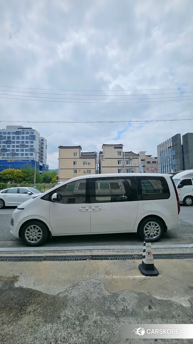 Hyundai Staria 2023 Белый из Кореи