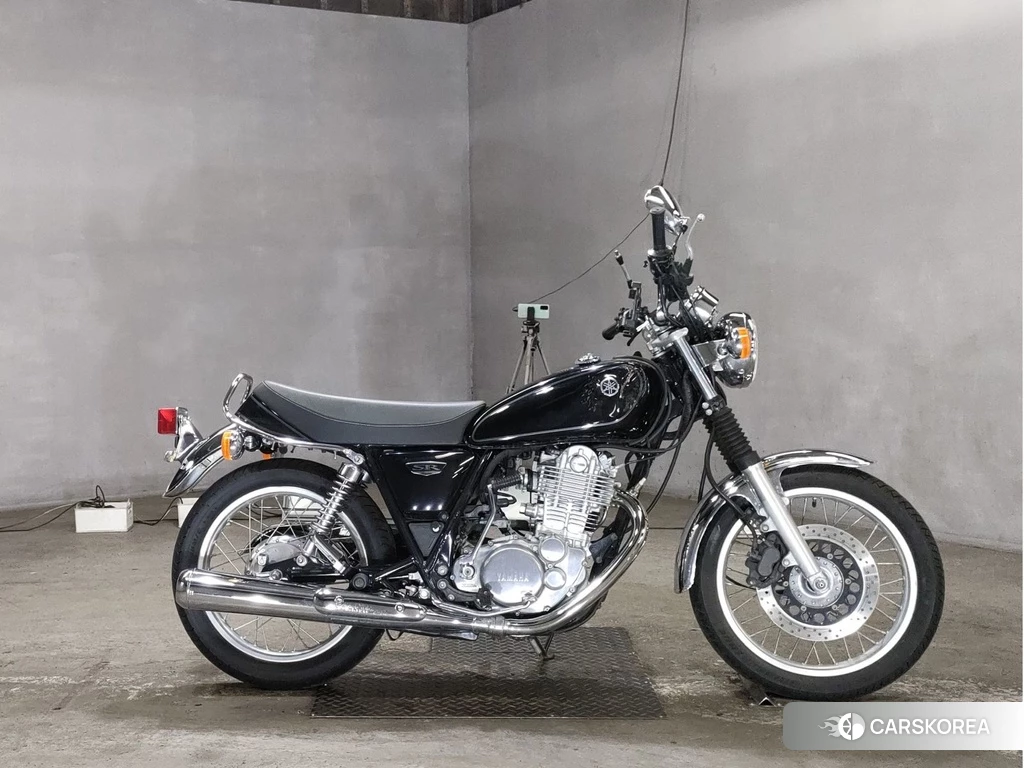 Проданный Yamaha SR 400 2017 из Японии