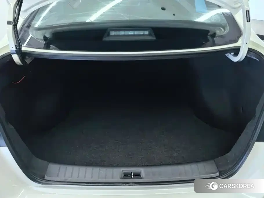 Nissan Sylphy 2023 Белый из Китая