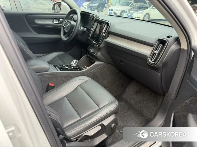 Volvo XC40 2021 Белый из Китая