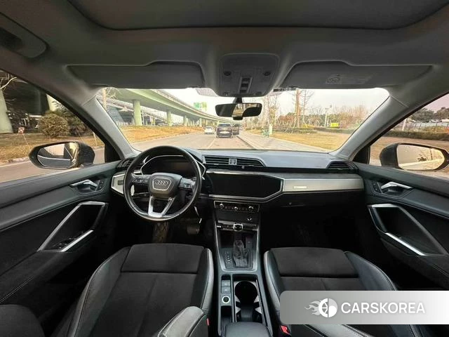Audi Q3 2022 Темно-серый из Китая