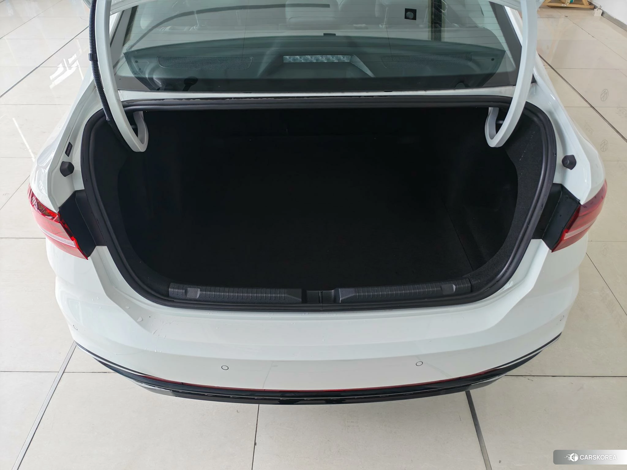 Volkswagen Lavida 2023 Белый из Китая