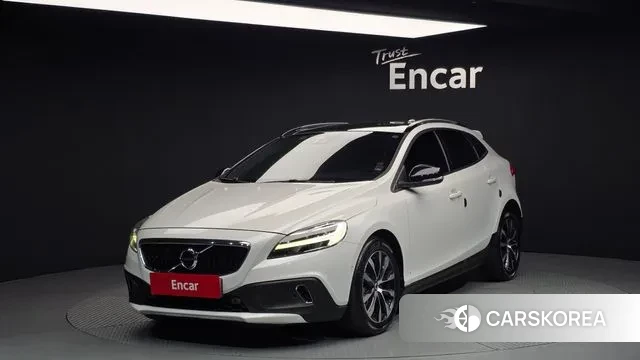 Volvo V40 Cross-Country 2019 Белый из Кореи