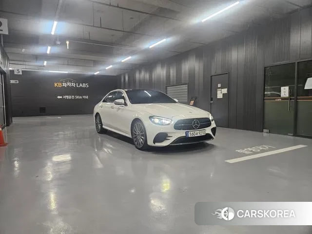 Mercedes-Benz E-Class W213 2022 Белый из Кореи