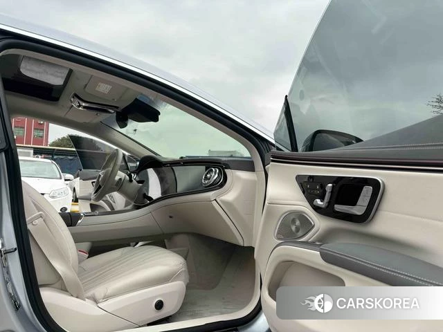 Mercedes-Benz EQS 2024 Серебристо-серый из Китая