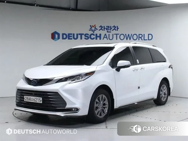 Toyota Sienna 4th Generation 2022 Белый из Кореи
