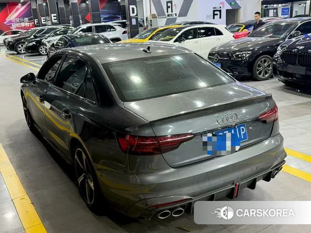 Audi A4L 2022 Темно-серый из Китая