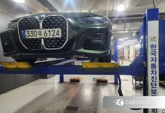 BMW 4 Series (G22) 2022 Темно-зеленый из Кореи