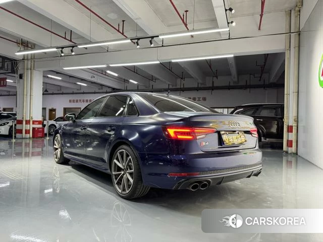 Audi S4 2018 Синий из Китая