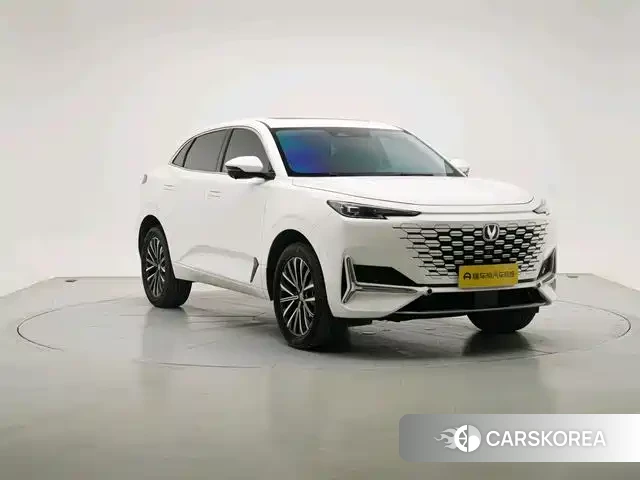 Chang'an Changan UNI-K 2023 Белый из Китая