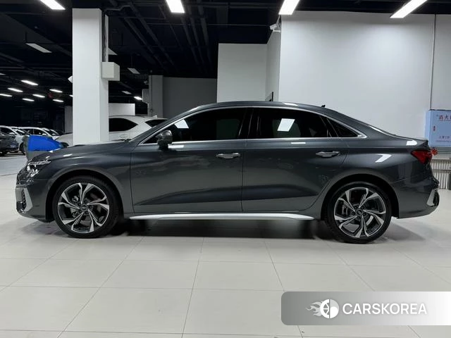 Audi A3 2023 Темно-серый из Китая