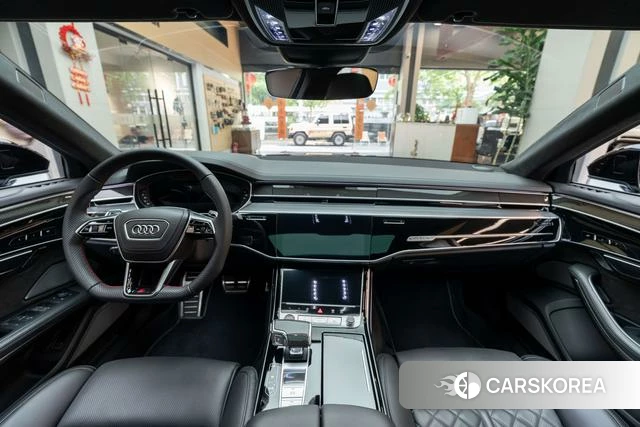 Audi S8 2021 Темно-серый из Китая