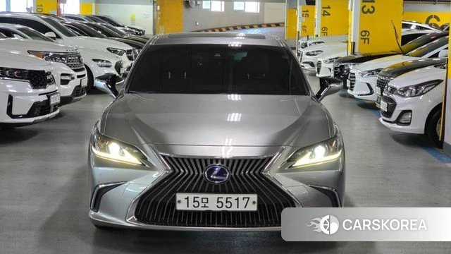 Lexus ES300h 7th generation 2018 Серебристо-серый из Кореи