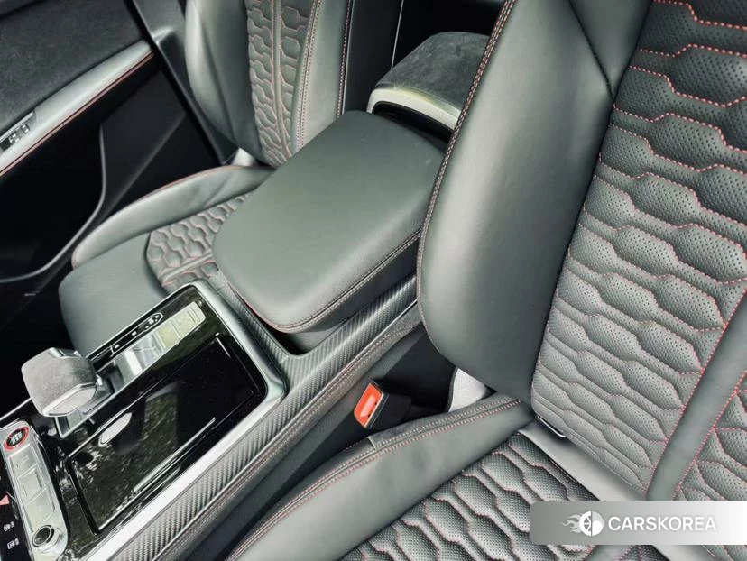 Audi RS Q8 2025 Черный из Китая