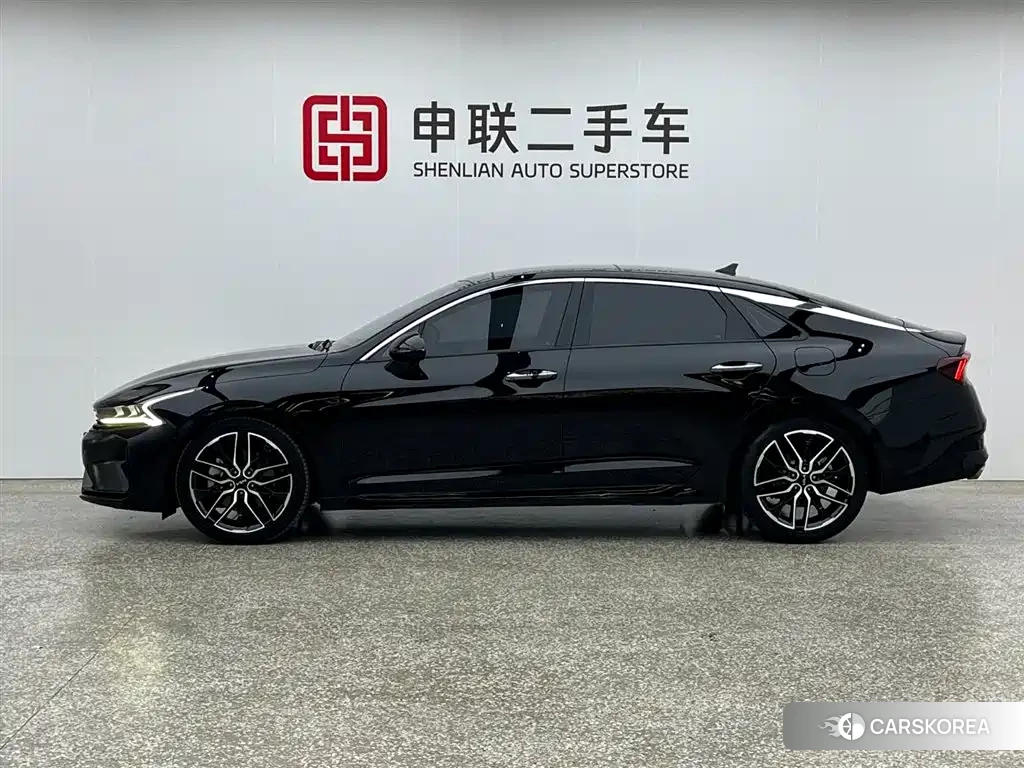 Kia K5 2023 Черный из Китая