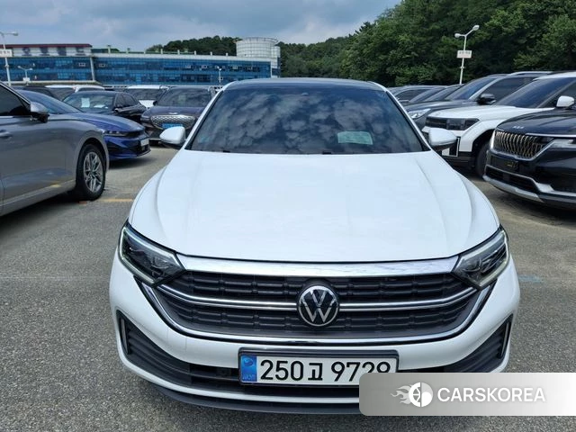 Volkswagen 7th Generation of Jetta 2023 Белый из Кореи