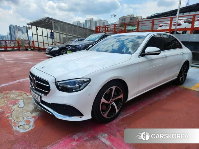 Mercedes-Benz E-Class W213 2021 Белый из Кореи