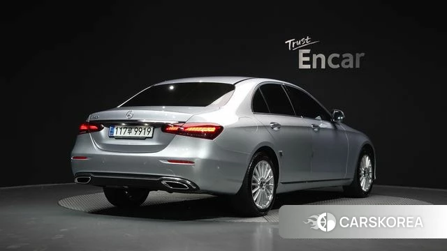 Mercedes-Benz E-Class W213 2022 Серебристо-серый из Кореи