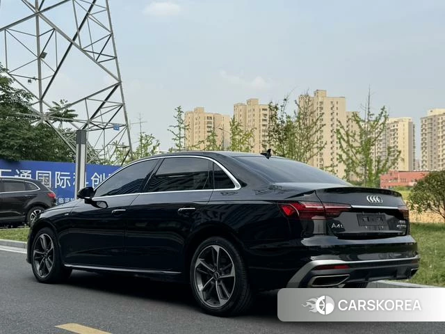Audi A4L 2022 Черный из Китая
