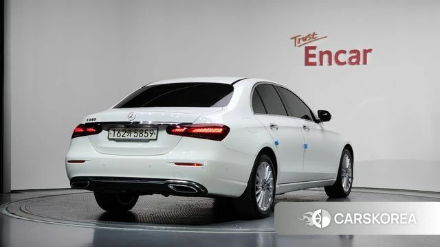 Mercedes-Benz E-Class W213 2021 Белый из Кореи