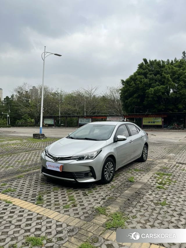 Toyota Corolla 2019 Серебристо-серый из Китая