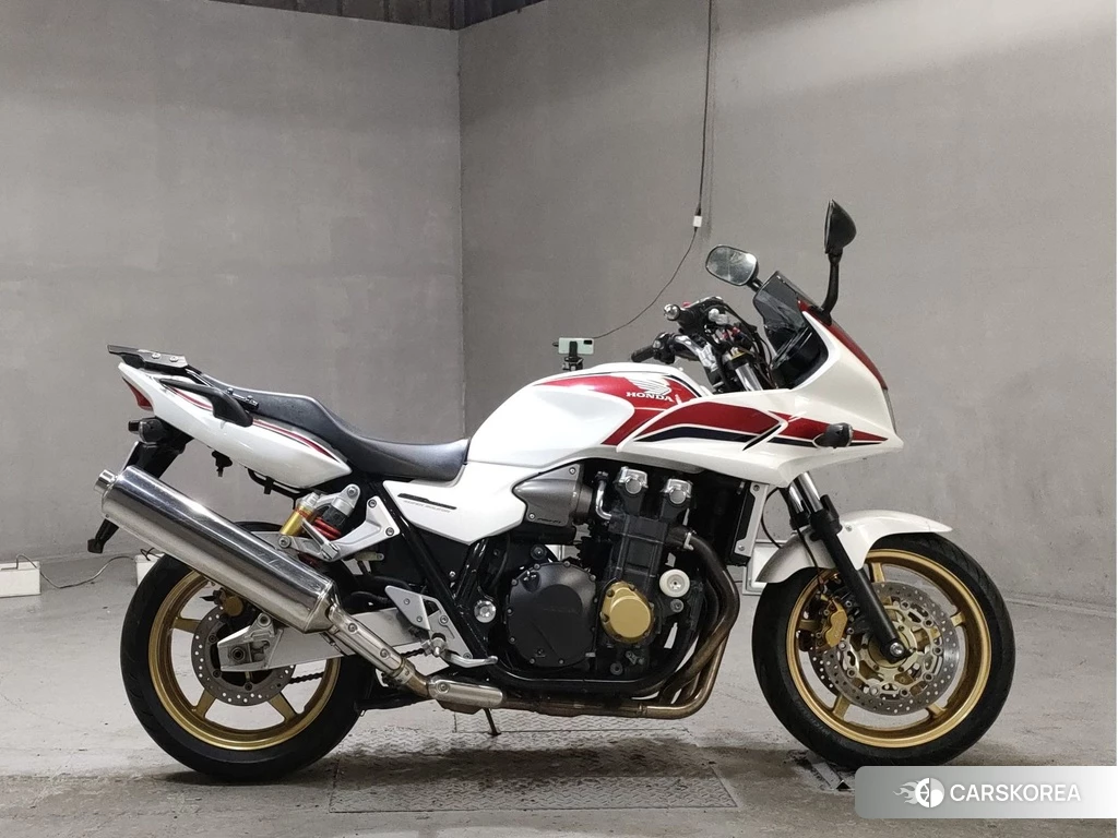 Проданный Honda CB1300SF BOLDOR 2013 из Японии, фото 2