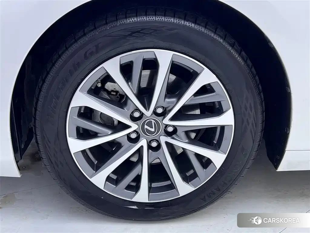 Lexus ES 2024 Белый из Китая