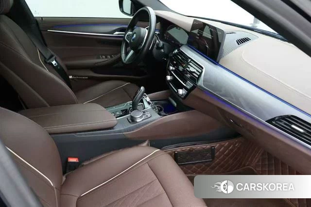 BMW 5 series 2022 Черный из Китая