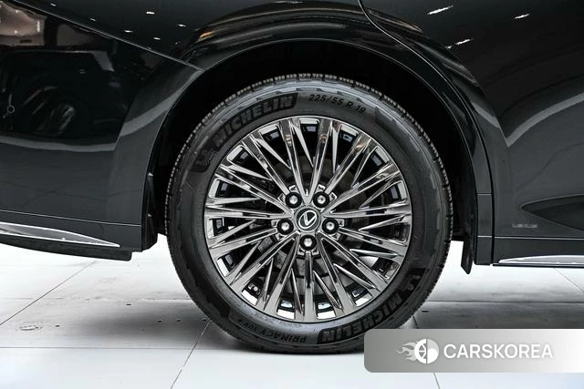 Lexus LM 2024 Черный из Китая