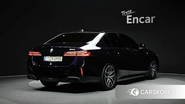 BMW 5 Series (G60) 2023 Черный из Кореи