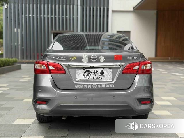 Nissan Xuan Yi 2022 Темно-серый из Китая