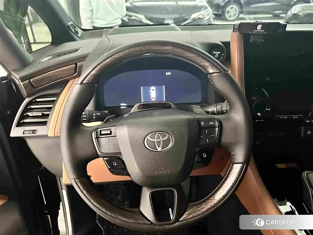 Toyota Elfa 2025 Черный из Китая