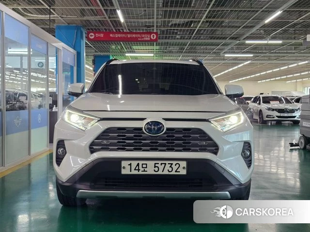 Toyota RAV4 5th Generation 2019 Белый из Кореи