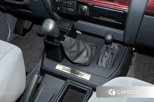 Toyota Land Cruiser 70 Series 2024 Белый из Китая