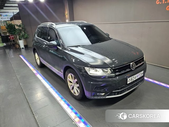 Volkswagen Tiguan second Generation 2020 Серый из Кореи