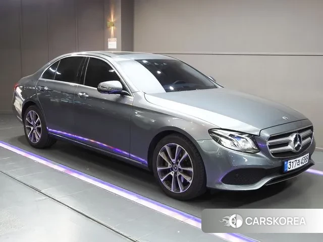 Mercedes-Benz E-Class W213 2019 Серый из Кореи